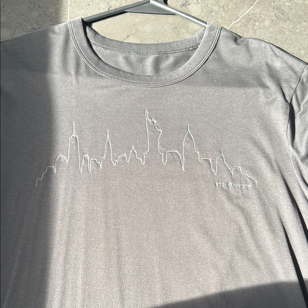 Lululemon NYC Skyline tech Tshirt
